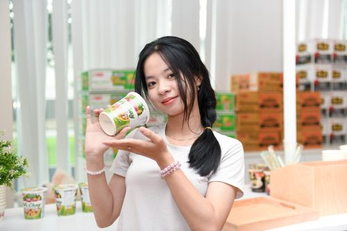 'Chuyến du hành' vào thế giới mì ăn liền của Acecook Việt Nam