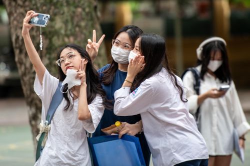 Hàng loạt địa phương 'siết' học sinh sử dụng điện thoại