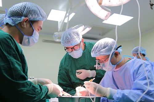 Nhổ răng khôn có được thanh toán chế độ bảo hiểm y tế?
