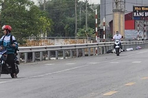 Thái Bình: hàng loạt biển báo giao thông chỉ còn là cọc sắt