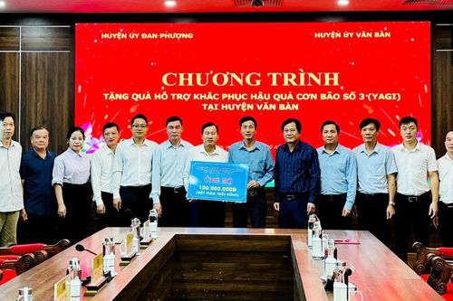Huyện Đan Phượng tặng quà đồng bào chịu ảnh hưởng bão số 3 tại Lào Cai