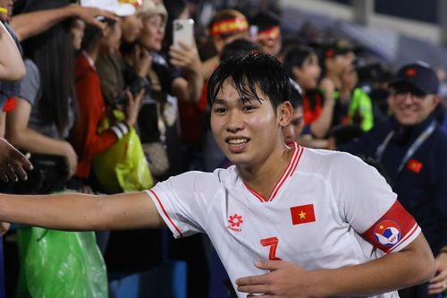 U17 Việt Nam là 'ngọn lửa ấm' trong 'mùa đông lạnh' của bóng đá Việt Nam