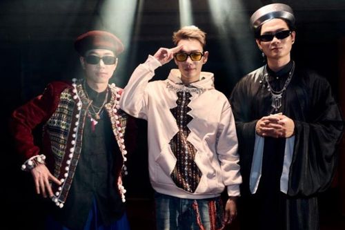 Lạ, quen với 'Xập xình xập xình'