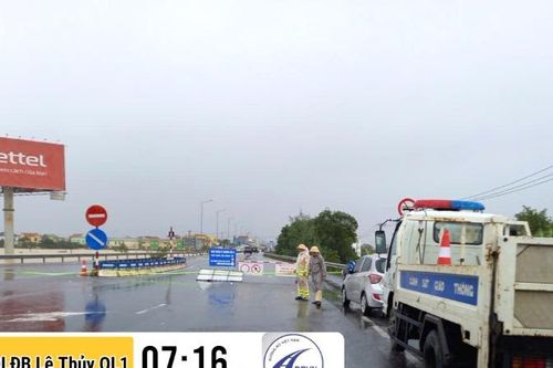 Quảng Bình bảo đảm an toàn giao thông qua các tuyến quốc lộ bị ngập lụt, sạt lở