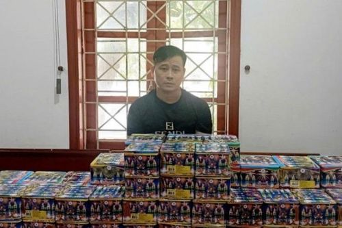 Nghệ An: Khởi tố đối tượng mua bán 100kg pháo trái phép