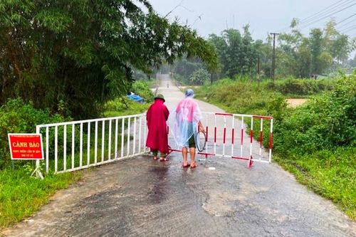 Thừa Thiên Huế: 15 người mắc kẹt trong rừng do bão số 6 trở về an toàn