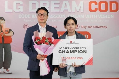 Sinh viên Trường đại học Bách Khoa Đà Nẵng xuất sắc đoạt cú đúp vô địch các cuộc thi về lập trình tin học