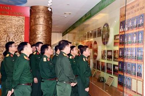 Trung tướng Trương Thiên Tô kiểm tra hoạt động công tác Đảng, công tác chính trị tại Sư đoàn 301