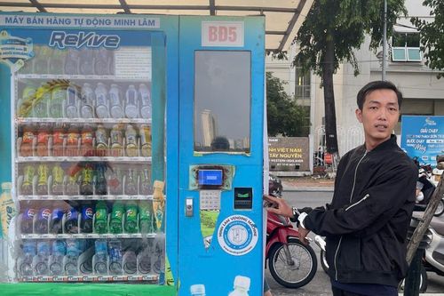 'Game thủ' túng tiền đi bẻ gương ô-tô và cạy máy bán hàng