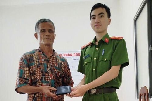 Ví về với chủ!