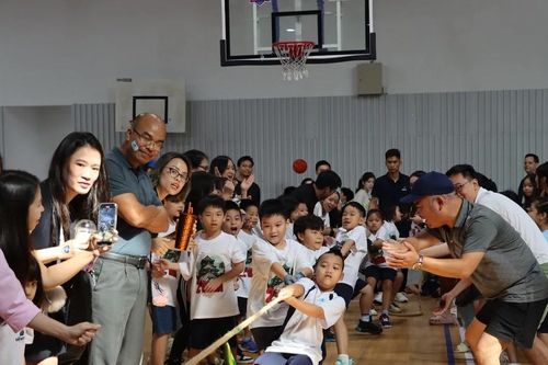Trường học gây quỹ thiện nguyện hơn 100 triệu đồng từ sự kiện thể thao