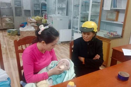 Bình Định: Phát hiện bé gái 4 tháng tuổi bị bỏ rơi trước nhà dân trong đêm
