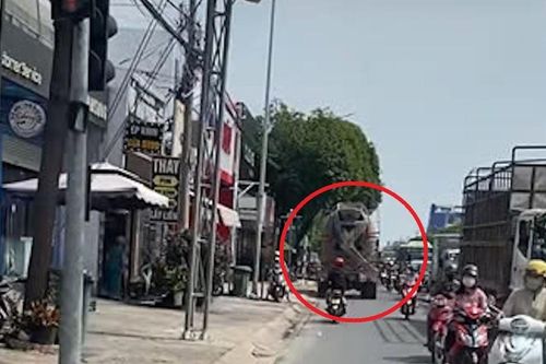 Nâng cao văn hóa giao thông bằng chế tài và giám sát