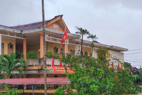 Mênh mông biển nước ở vùng 'rốn lũ' Quảng Bình