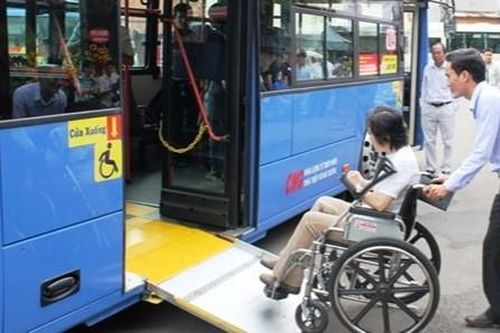 Những đối tượng không phải đổi thẻ xe buýt Hà Nội khi hết hạn miễn phí