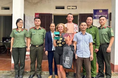 2 du khách Anh viết thư cảm ơn người dân và công an Tuyên Quang
