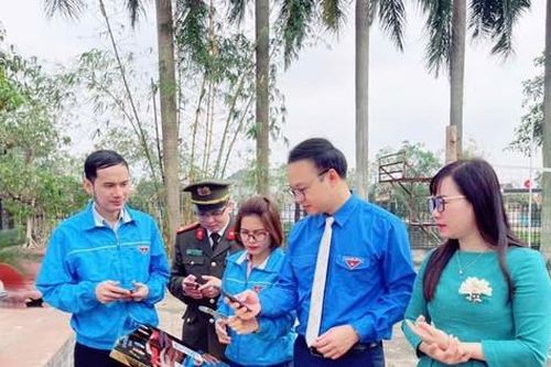 Quét mã QR trải nghiệm tham quan di tích lịch sử đất Tổ