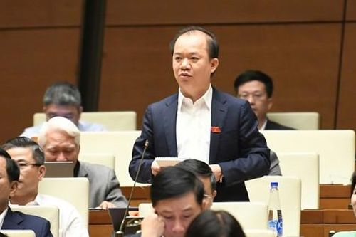 Không thể chỉ nhìn vài ba nghệ sĩ sống xa hoa mà tưởng nền nghệ thuật Việt Nam giàu có
