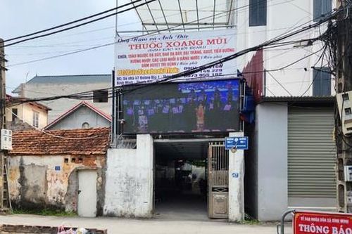 Dựng chốt ngăn bệnh nhân đến cơ sở của 'thần y' chữa bách bệnh bằng nước ion kiềm tại Hà Nội