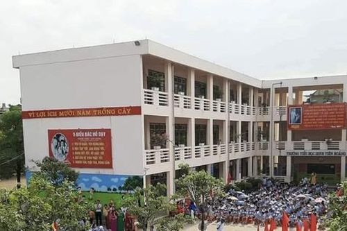 Vụ giáo viên có lời lẽ không chuẩn mực: Kỷ luật giáo viên, phê bình Ban giám hiệu nhà trường