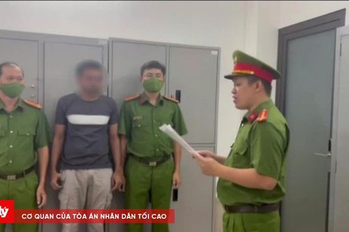 Người nước ngoài vận chuyển hơn 700 viên kim cương trái phép vào TP.HCM
