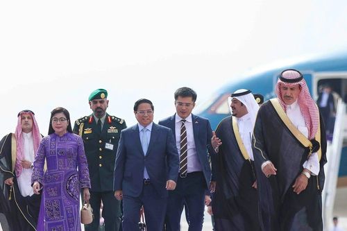 Thủ tướng rời UAE đến Saudi Arabia dự Hội nghị Sáng kiến đầu tư tương lai