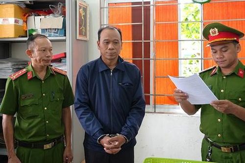 Khởi tố đối tượng đặt mua sổ đỏ giả trên mạng để lừa đảo