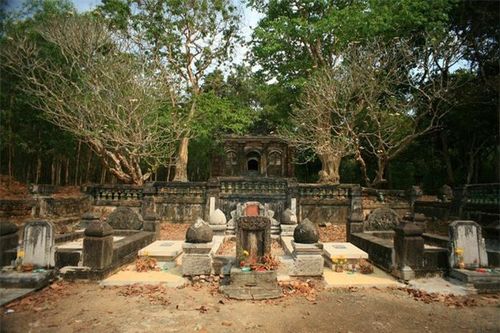 Choáng ngợp với khu mộ cổ nức tiếng của một nhân vật tại Việt Nam, có con là bác sĩ Tiến sĩ lừng lẫy