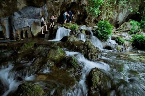 Cận cảnh hang động là 'kỳ quan dưới gầm núi' vừa mới được phát hiện, chỉ cách Hà Nội hơn 100km