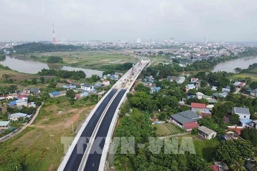 Đẩy nhanh tiến độ thi công các dự án giao thông liên kết vùng