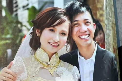 Ngỡ ngàng nhan sắc vợ Minh Nhựa 12 năm trước