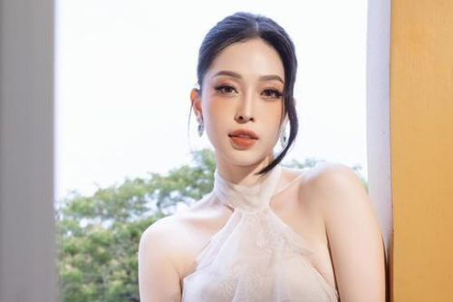 'Màn tác động vật lý' của vợ chồng Á hậu Việt thu hút người xem