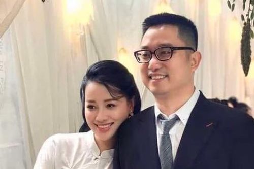 MC Quỳnh Chi cưới