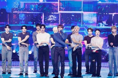 Người hâm mộ ngất xỉu trong buổi ghi hình của SEVENTEEN, công ty nói gì?