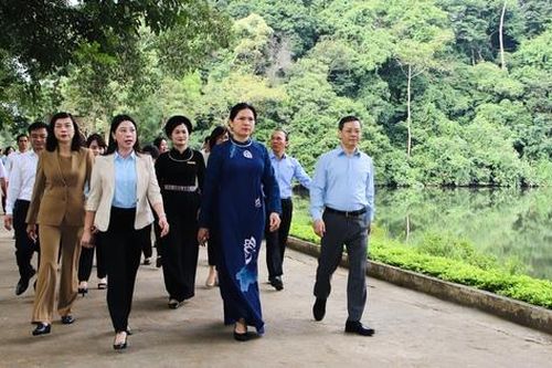 Chủ tịch Hội LHPN Việt Nam Hà Thị Nga thăm Khu di tích Quốc gia đặc biệt Tân Trào