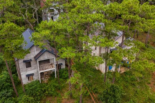 Biệt thự tiền tỷ bỏ không giữa rừng thông Măng Đen