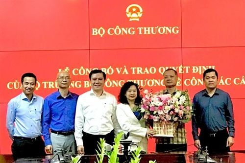 Nhân sự 28/10: Bộ Công Thương, Bộ Y tế bổ nhiệm nhân sự lãnh đạo