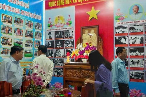 Châu Phú ra mắt 'Không gian văn hóa Hồ Chí Minh, Tôn Đức Thắng' tại cơ sở tôn giáo