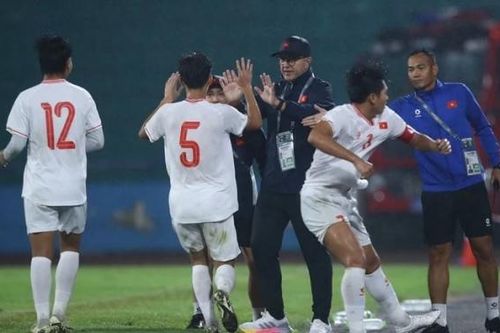 Myanmar giúp U.17 Việt Nam đi tiếp