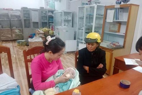 Bé gái 4 tháng tuổi bị bỏ rơi trong đêm ở Bình Định