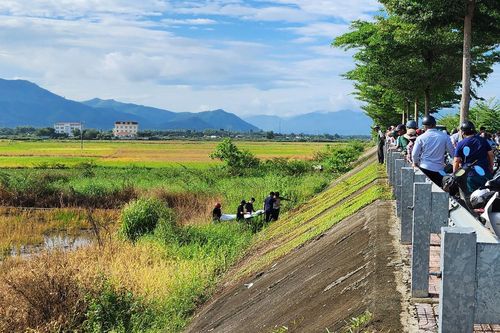 Phát hiện một người đàn ông tử vong trên cánh đồng