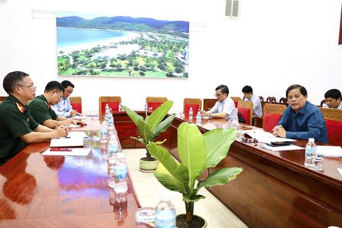 Tháo gỡ vướng mắc, giải quyết tốt tình trạng người dân canh tác chồng lấn với đất quốc phòng