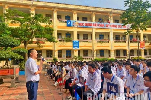 Quan tâm triển khai các hoạt động giáo dục giới tính cho học sinh THPT