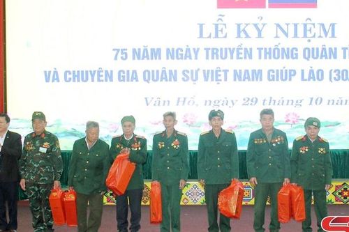 Kỷ niệm 75 năm Ngày truyền thống quân tình nguyện và chuyên gia quân sự Việt Nam giúp Lào