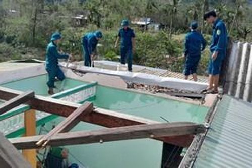 Ủy ban MTTQ Việt Nam tỉnh hỗ trợ các gia đình bị thiệt hại do bão số 6