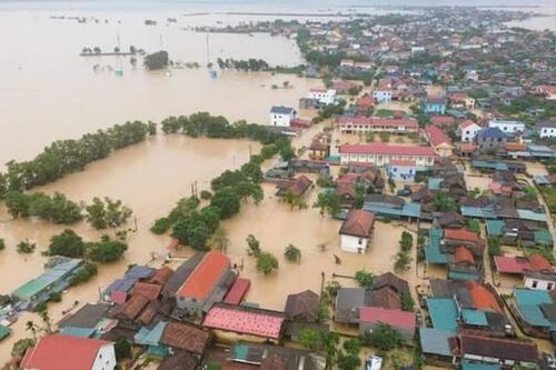 Quảng Bình: Hàng nghìn nhà dân bị ngập, nhiều tuyến giao thông hư hỏng do mưa bão