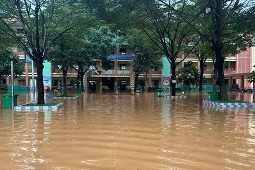 Hàng nghìn học sinh ở Đồng Nai nghỉ học vì nước lũ gây ngập nặng