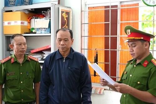 Bắt giam đối tượng làm giả sổ đỏ lừa bán đất