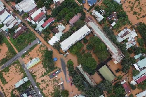 Đồng Nai: Đảm bảo an toàn hàng trăm hộ dân đô thị bị cô lập trong nước lũ