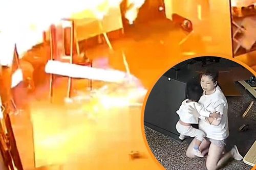 Bình ga phát nổ, người mẹ bị bỏng nặng lao vào đám cháy cứu con trai 2 tuổi đang mắc kẹt